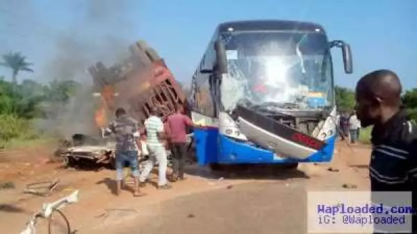 Nigeria Premier League club, Ikorodu United in ghastly auto crash